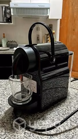 Cafetera Nespresso INISSIA black