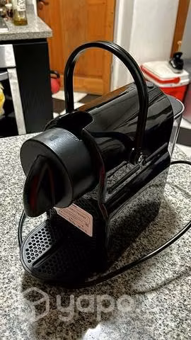 Cafetera Nespresso INISSIA black