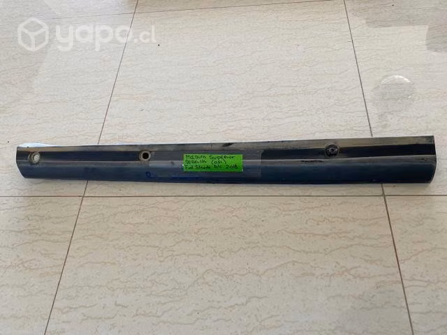 Moldura superior costado derecho pick up (051) Fia
