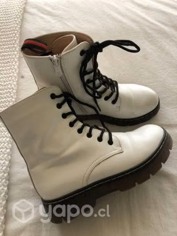 Botines estilo Dr. Martens color blanco - Imagen 3