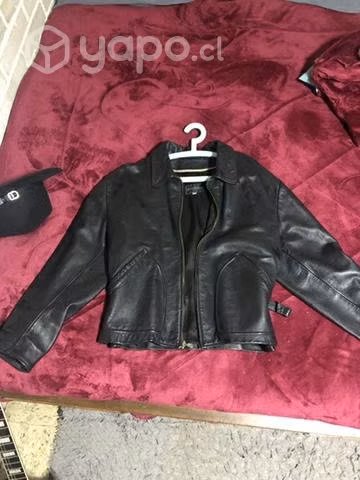 Chaqueta de cuero marca Brad Whitney talla 52