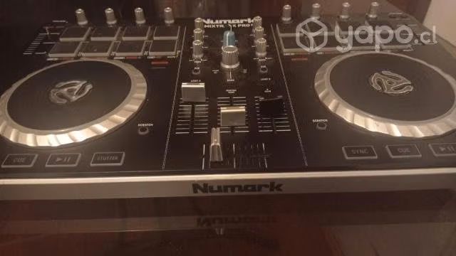 Controlador dj mixtrack pro 2