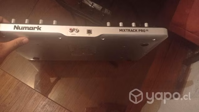 Controlador dj mixtrack pro 2