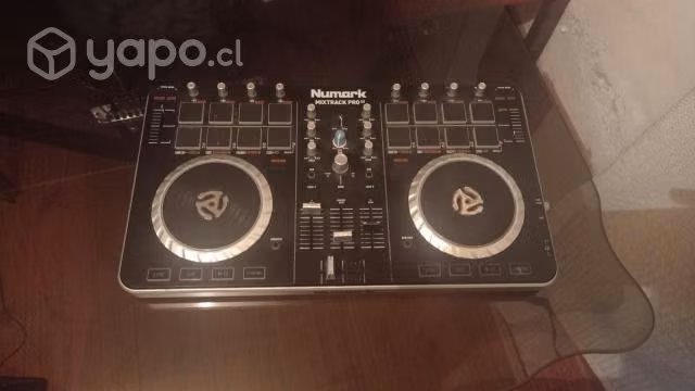 Controlador dj mixtrack pro 2
