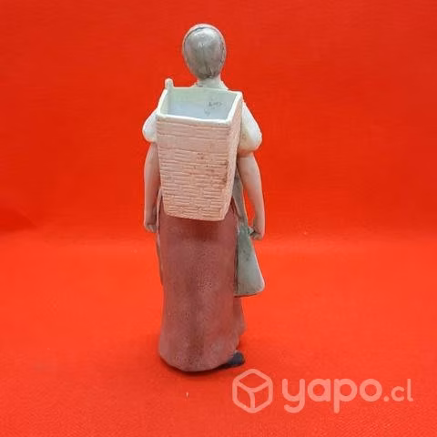 Figura mujer porcelana - Imagen 3
