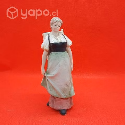 Figura mujer porcelana