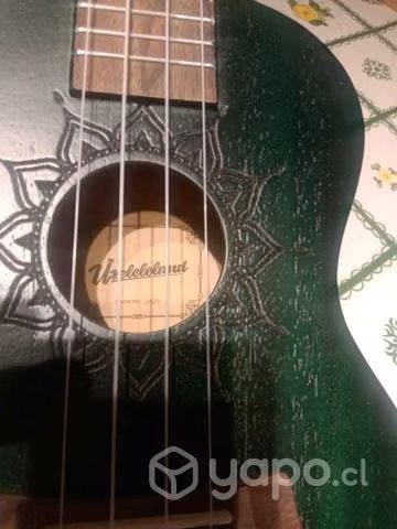 UKELELE . NUEVO SIN USO