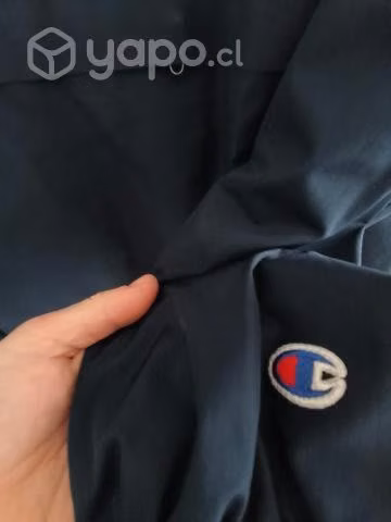Cortaviento Champion muy estiloso