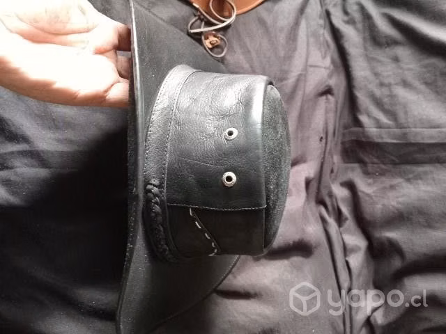 Sombreros de cuero uno con pelo de caballo