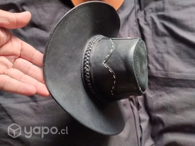 Sombreros de cuero uno con pelo de caballo