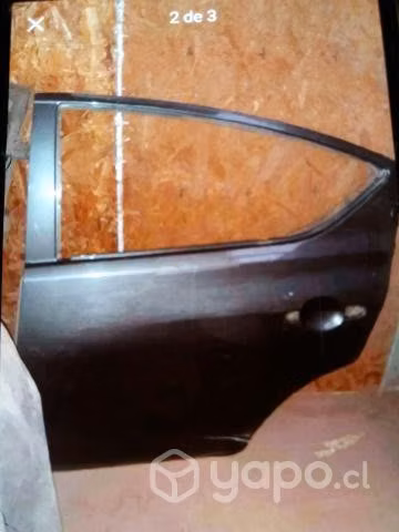 Puerta trasera izq. Nissan versa 2016-19