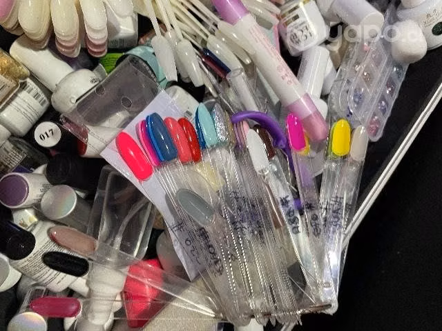 Maleta manicurista con todo los accesorios - Imagen 4