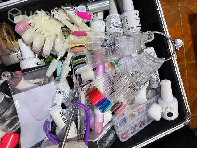 Maleta manicurista con todo los accesorios - Imagen 2