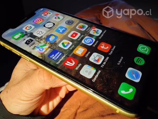 IPhone 11 Amarillo 128 gb