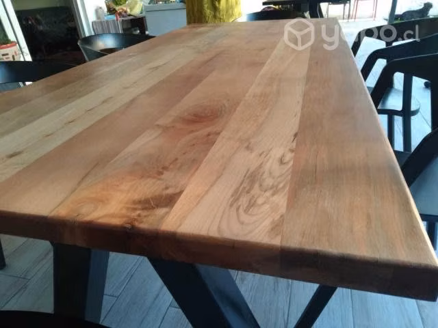 Mesa estilo industrial cubierta de roble