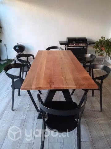 Mesa estilo industrial cubierta de roble