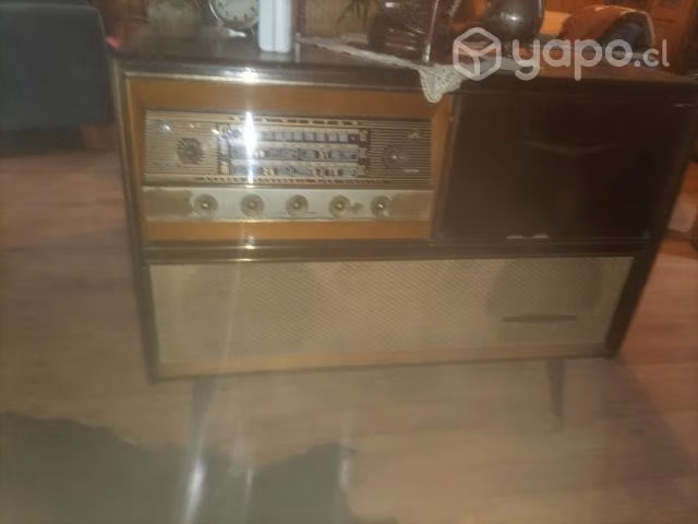 Mueble tocadisco antiguo
