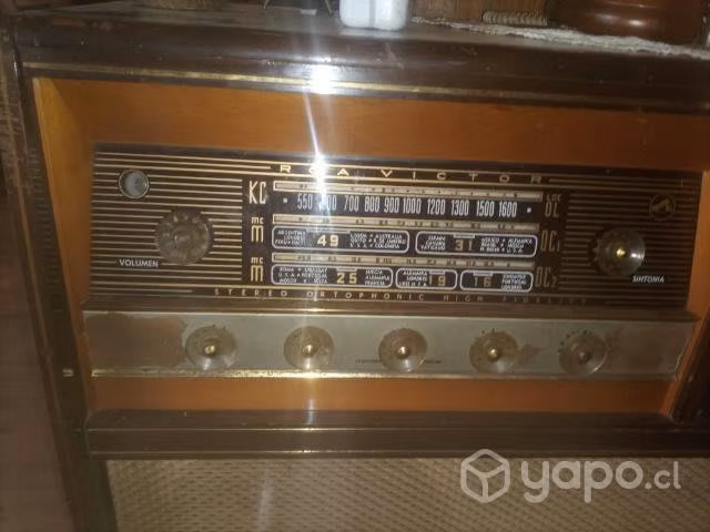 Mueble tocadisco antiguo