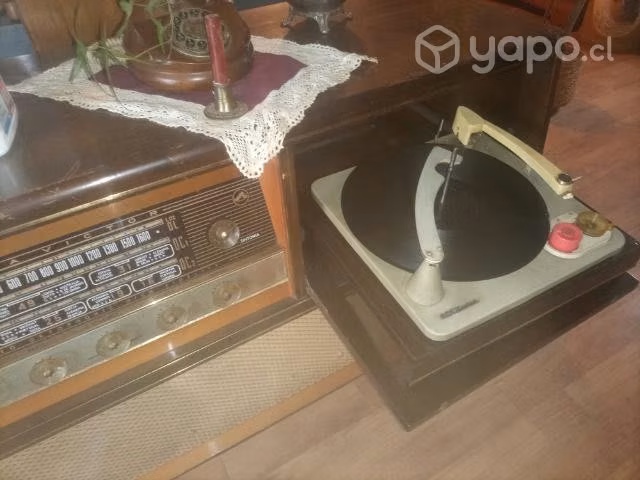 Mueble tocadisco antiguo