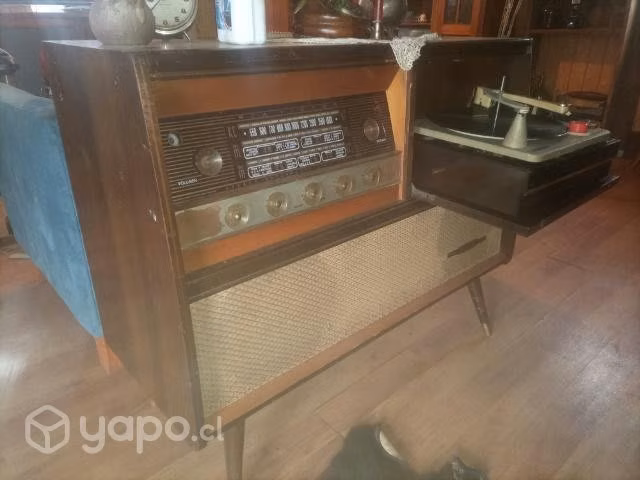 Mueble tocadisco antiguo