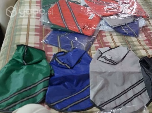 Capas impermeables para mascotas