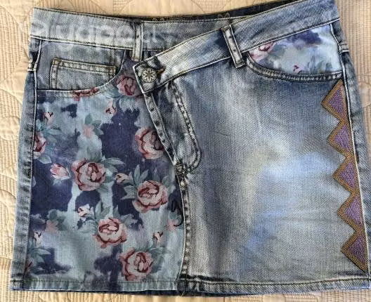 Mini falda Desigual talla 28