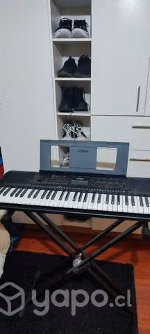 Teclado Yamaha PSR E273 con Atril perfecto estado