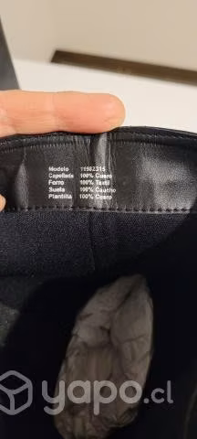 Botas negras de cuero marca VIA UNO