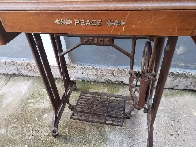 Antigua maquina de coser Peace excelente