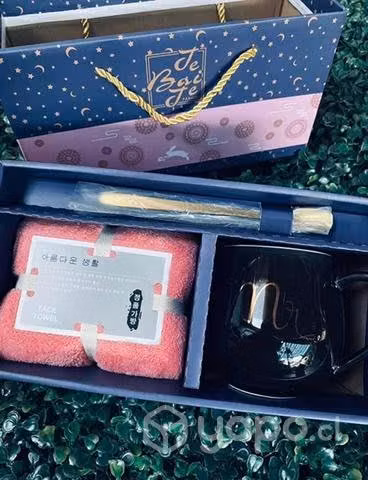 Taza, cuchara y toalla