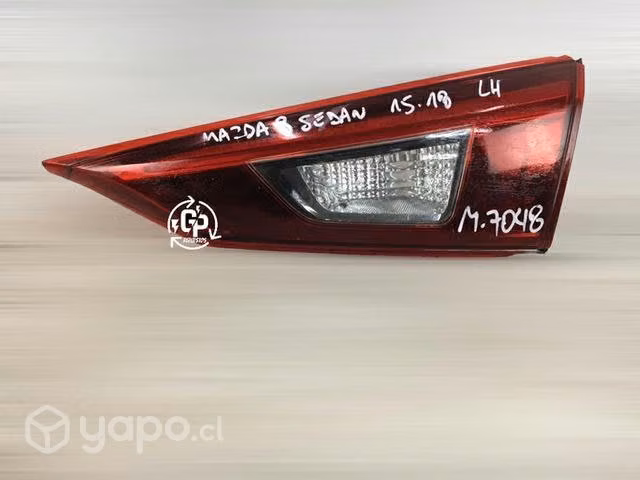 Foco maleta lh Mazda 3 sedan 2015-2018