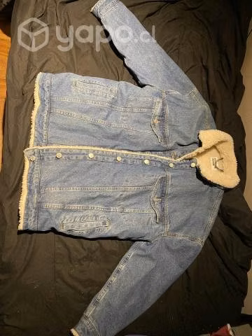 Chaqueta de mezclilla con chiporro