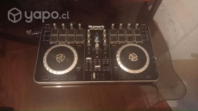 Controlador dj Mixtrack Pro 2