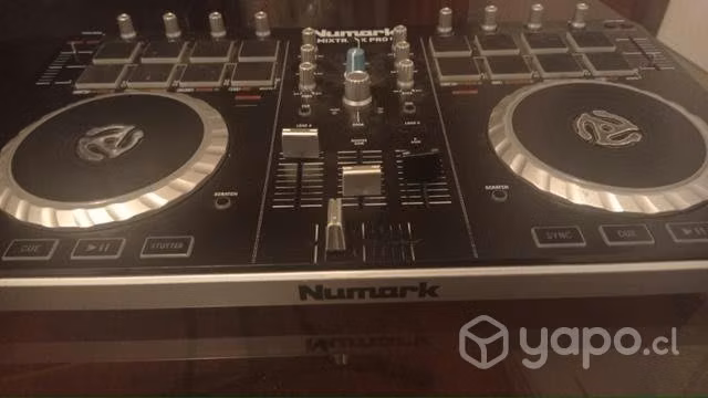 Controlador dj Mixtrack Pro 2