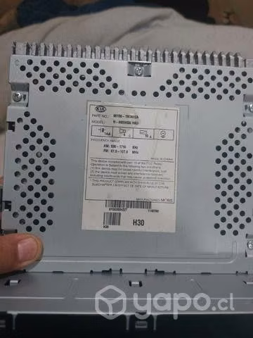 Radio kia rio 5 + bisel año 2012