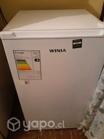 Refrigerador Frigobar Winia POCO USO