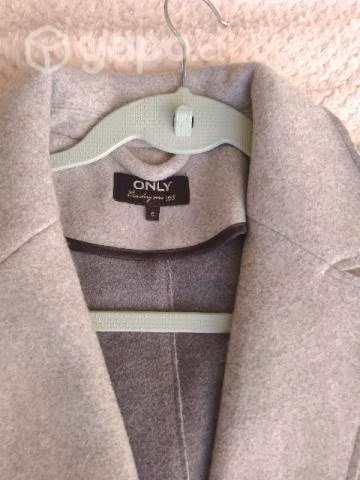 Abrigo gris Marca Only