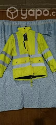 Casaca talla M impermeable