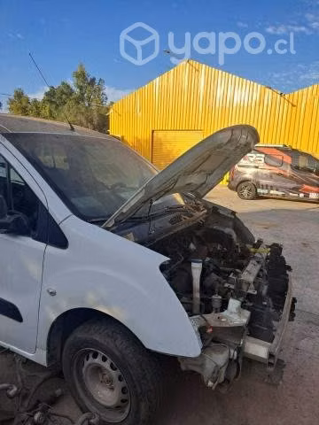 Caja de fusible peugeot partner 2012-2018 usado