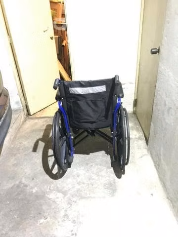 Silla de ruedas nueva sin uso - Imagen 2