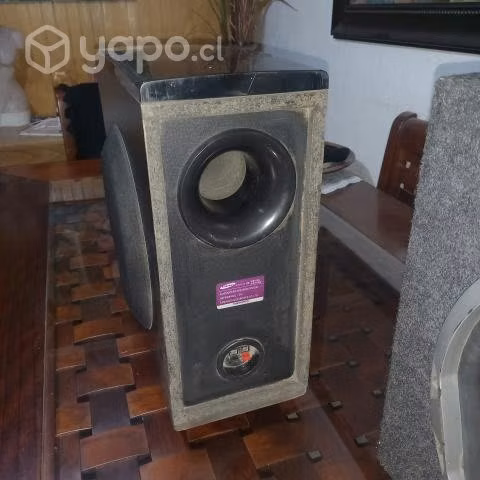 2 parlantes grandes en buen estado