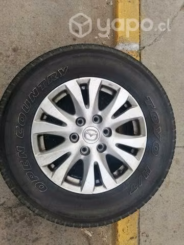 Llanta con neumático mazda Bt50