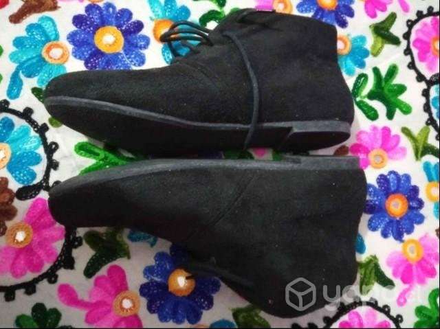 Botines café y negros - Imagen 2