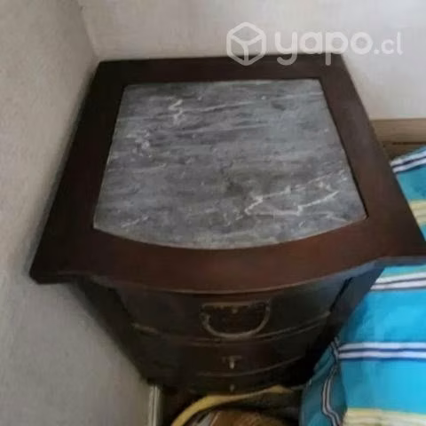 Veladores con cubierta de mármol