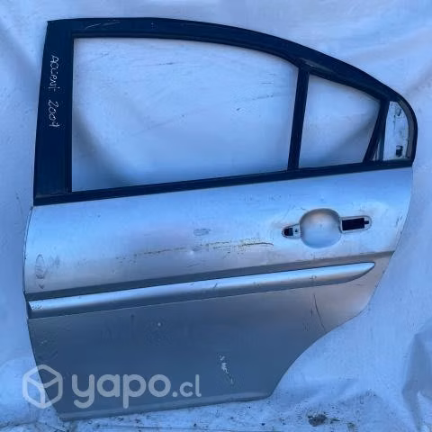 Puerta trasera Izquierda Hyundai accent 2009
