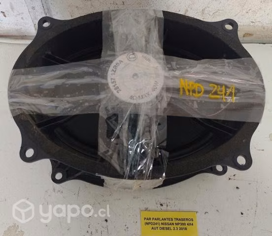 Par Parlantes Traseros (NPD241) Nissan NP300 4x4