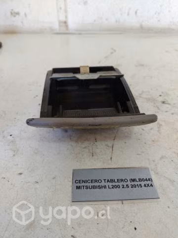 Cenicero Tablero (MLB044) Mitsubishi L