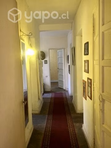 Amplia pieza amoblada en casa de familia - Imagen 3