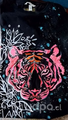 Polera negra diseño tigre fucsia Talla XL unisex