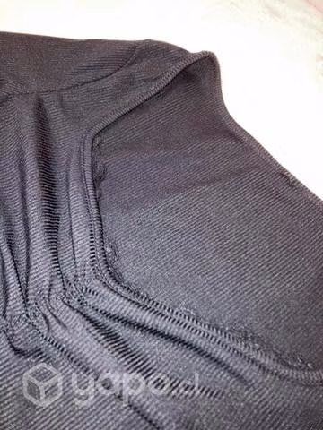 Polera negra